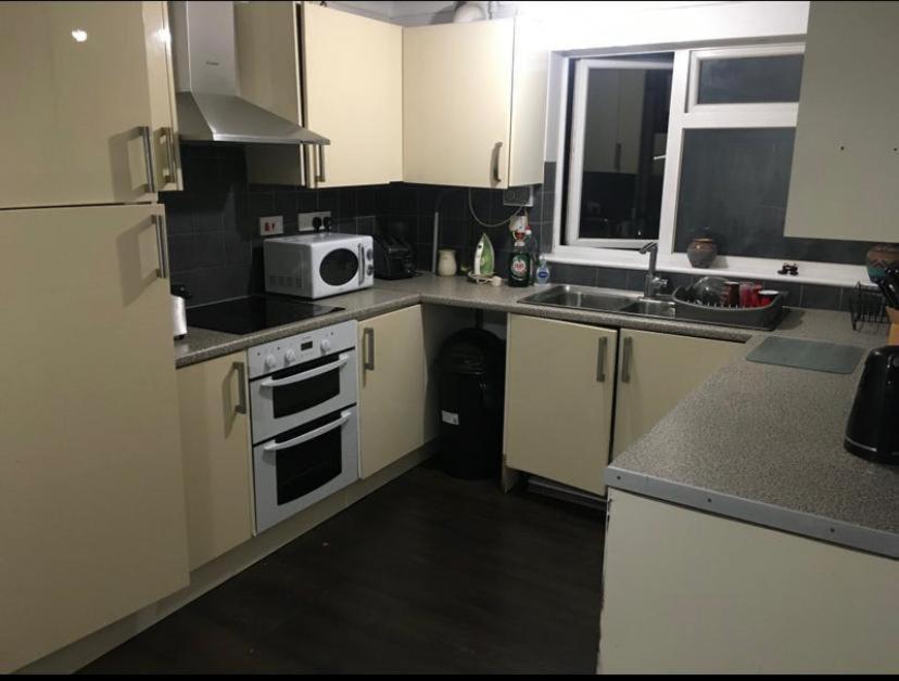 Eastbourne Late check in available Appartamento Polegate Esterno foto
