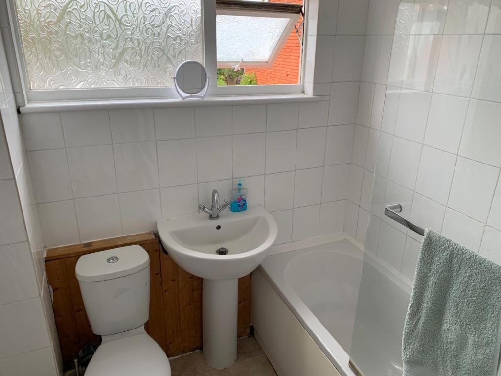 Eastbourne Late check in available Appartamento Polegate Esterno foto